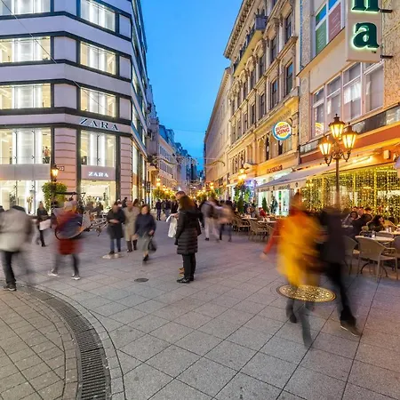 Central Budget Studio At Fashion Street Budapest