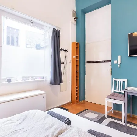 Central Budget Studio At Fashion Street Budapest